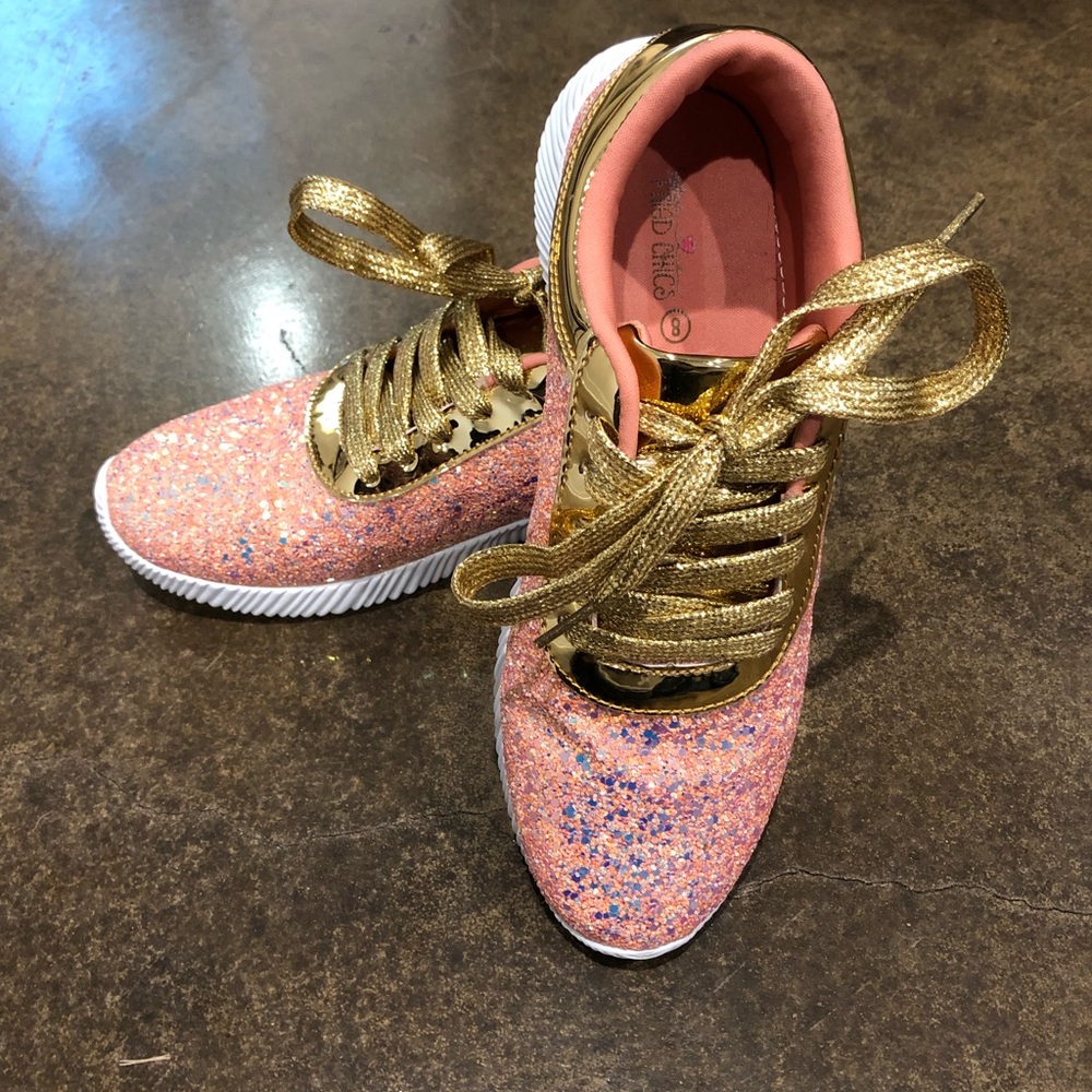 Tennis Shoes/Size 8